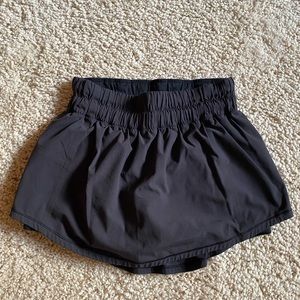 Black tennis skirt lululemon